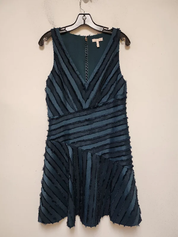 Dress Casual Short By Rebecca Taylor In Green, Size: S Mini Skirt with Belt