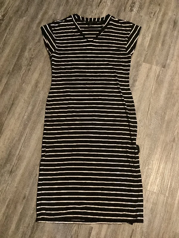 Dress Casual Maxi By White House Black Market In Black & White, Size: S Pleated Floral Maxi