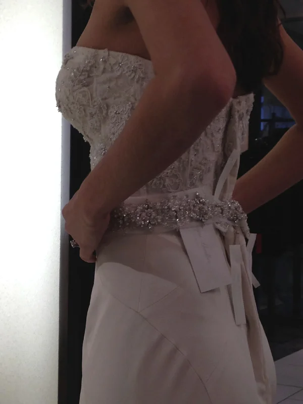 Monique Lhuillier Custom Lace unclassified dresses