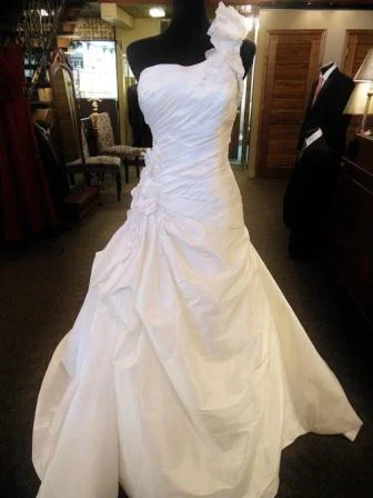Pronovias Almendro Gothic unclassified dresses