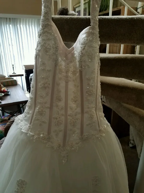 David's Bridal Michelangelo Gothic unclassified dresses